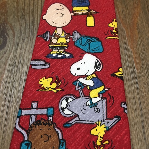 Peanuts Charlie Brown Gym Weight Training Red Tie - Picture 4 of 7